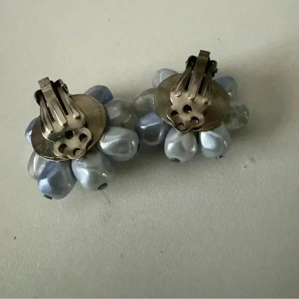Vintage  costume clip on statement earrings powder blue pearls - Picture 5 of 6
